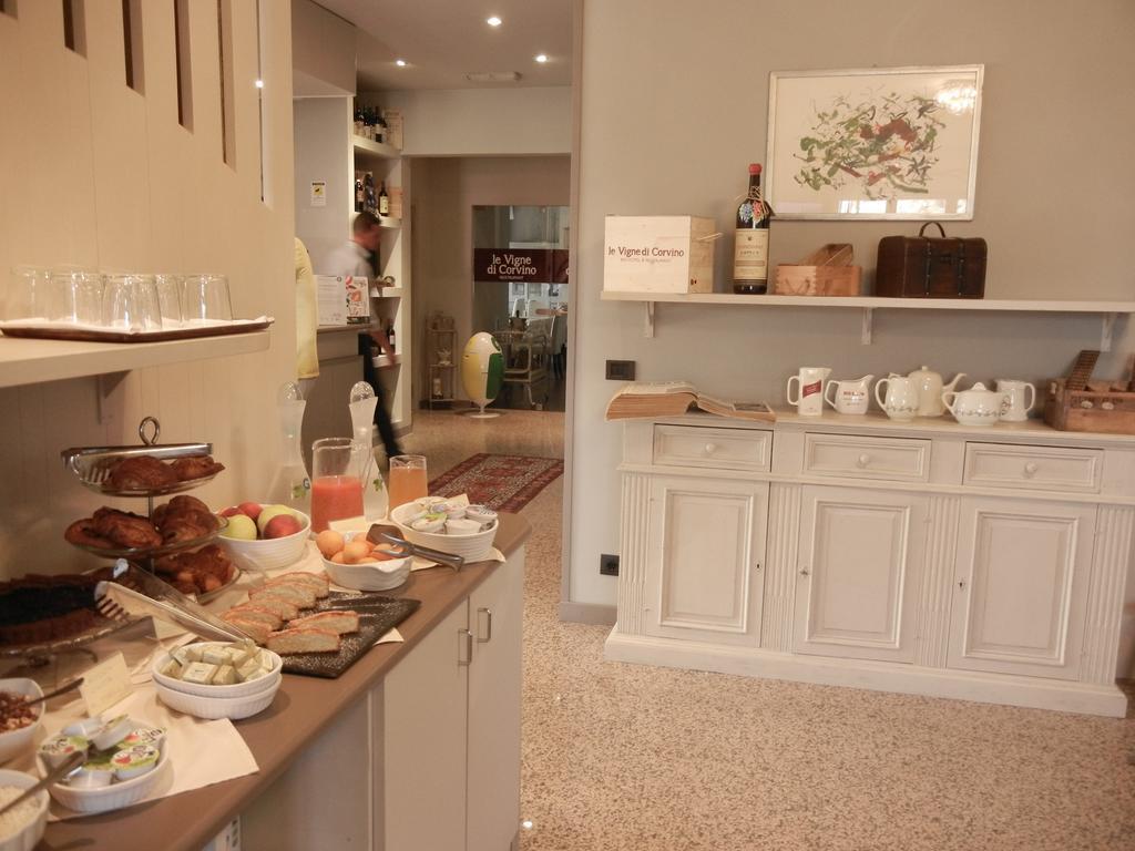Hotel Le Vigne Di Corvino Casteggio Bagian luar foto