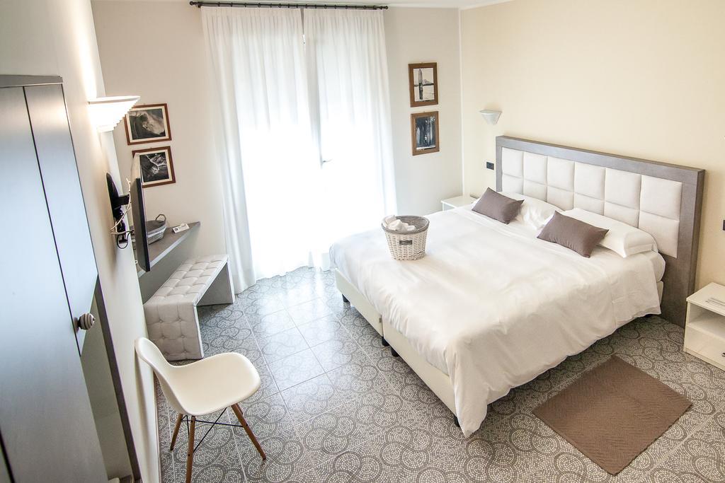 Hotel Le Vigne Di Corvino Casteggio Bagian luar foto