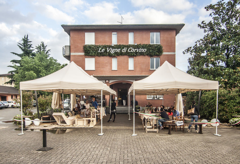 Hotel Le Vigne Di Corvino Casteggio Bagian luar foto
