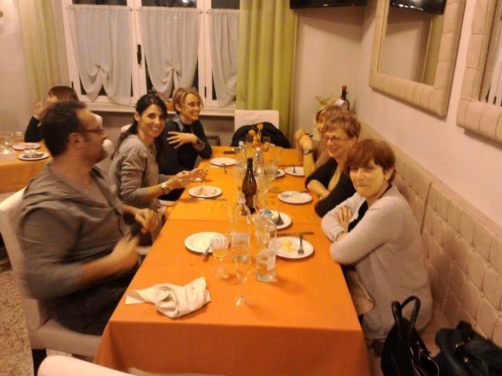 Hotel Le Vigne Di Corvino Casteggio Bagian luar foto